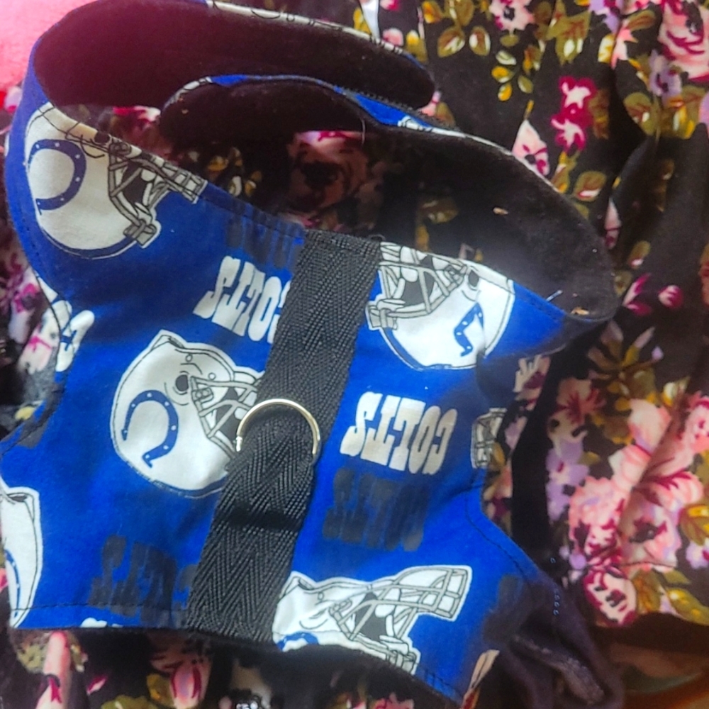 Colts s- xs wear plus a skull bandanna
